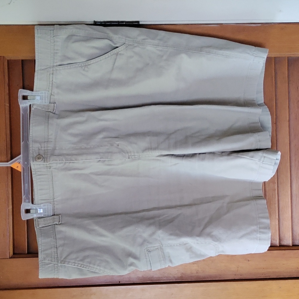 LL Bean natural fit men's size 44W tan shorts